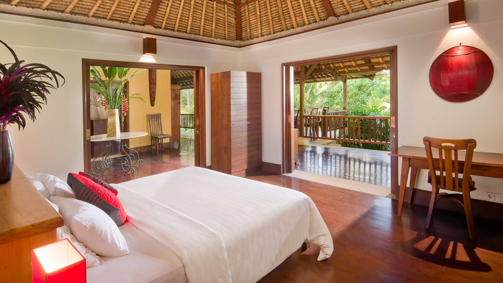 Villa Alamanda - Spacious Red bedroom